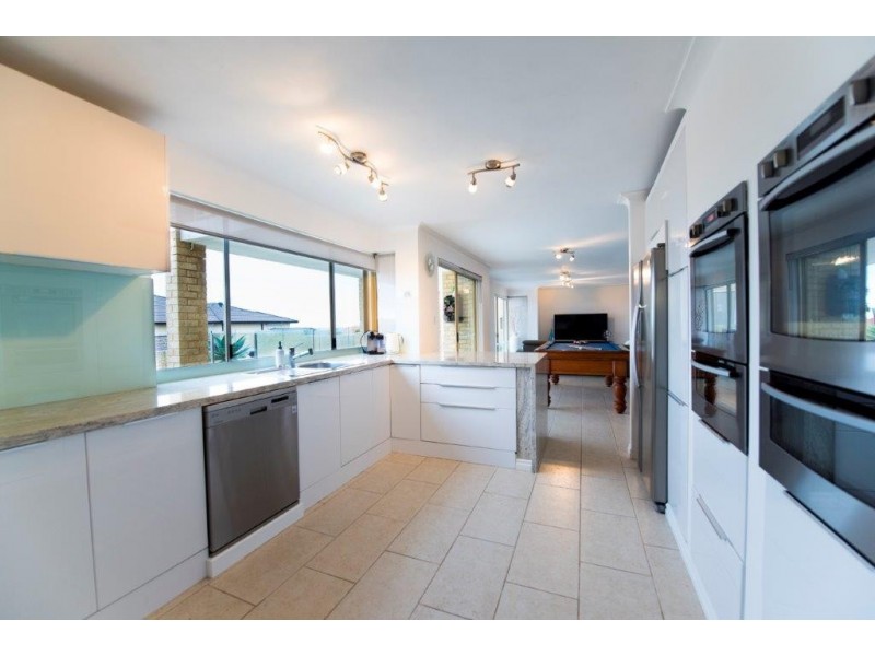 10 Rainbow View, Ocean Reef WA 6027