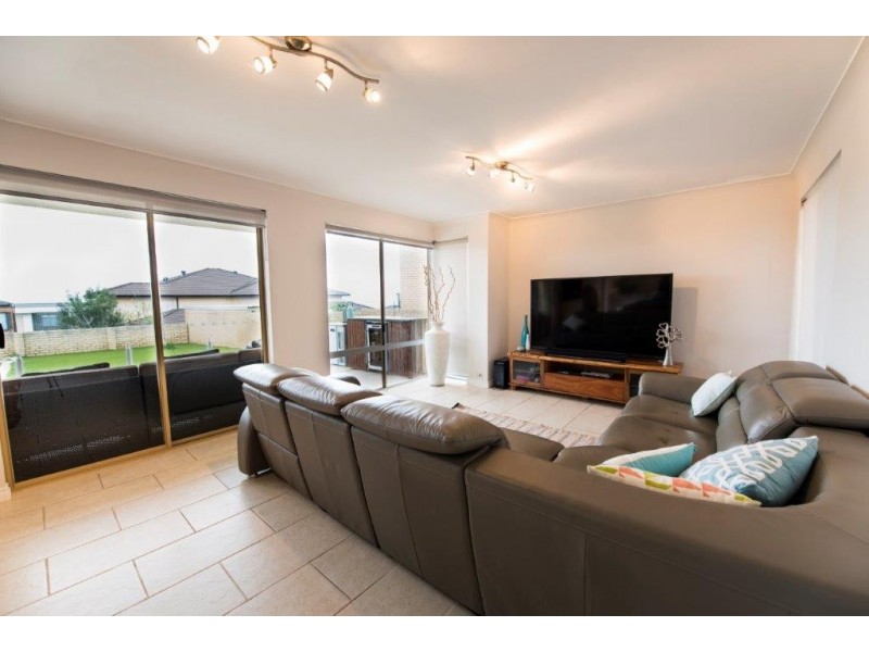 10 Rainbow View, Ocean Reef WA 6027