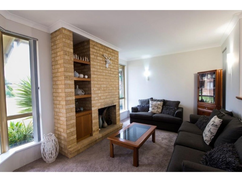 10 Rainbow View, Ocean Reef WA 6027