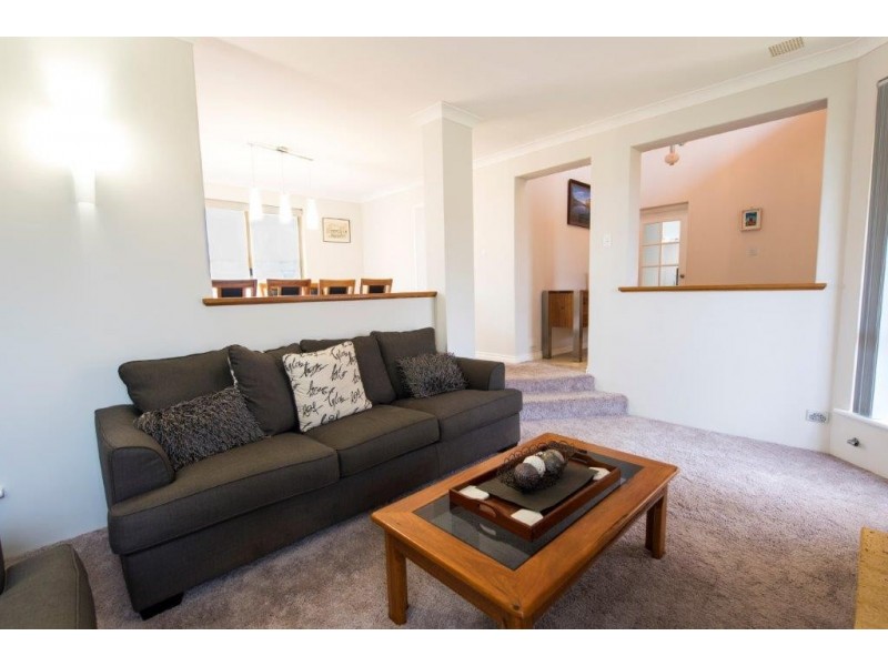 10 Rainbow View, Ocean Reef WA 6027