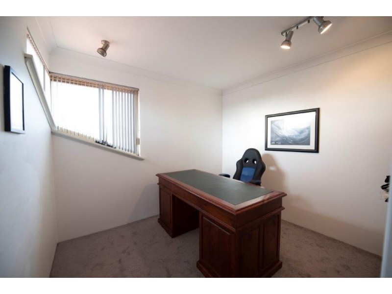 10 Rainbow View, Ocean Reef WA 6027