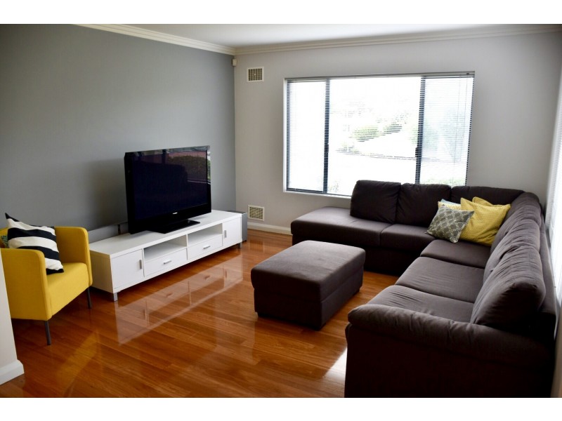 1 Wilmot Bend, Madeley WA 6065