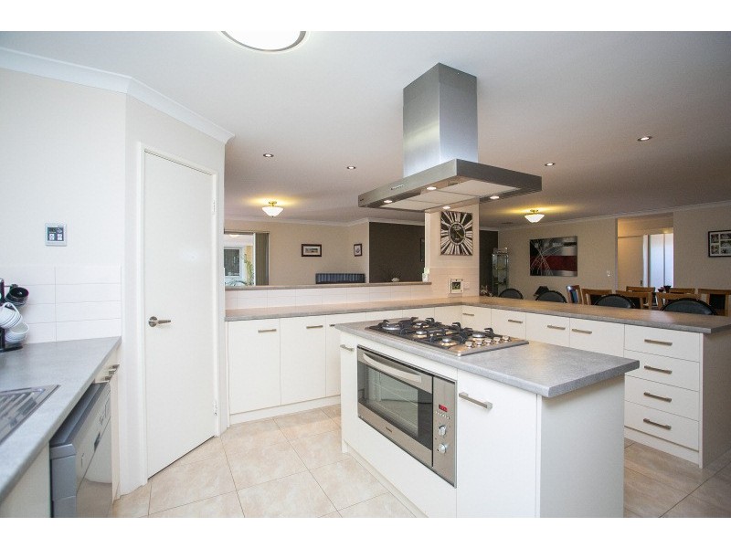 14 Salwood Loop, Banksia Grove WA 6031