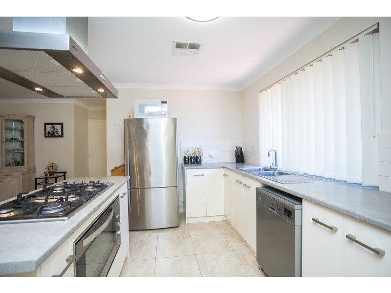 14 Salwood Loop, Banksia Grove WA 6031