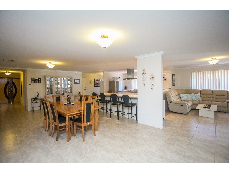 14 Salwood Loop, Banksia Grove WA 6031