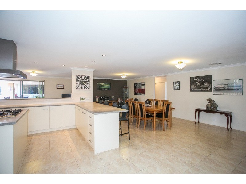 14 Salwood Loop, Banksia Grove WA 6031