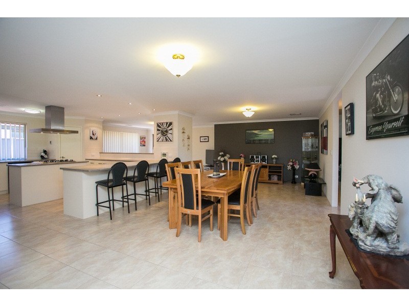 14 Salwood Loop, Banksia Grove WA 6031