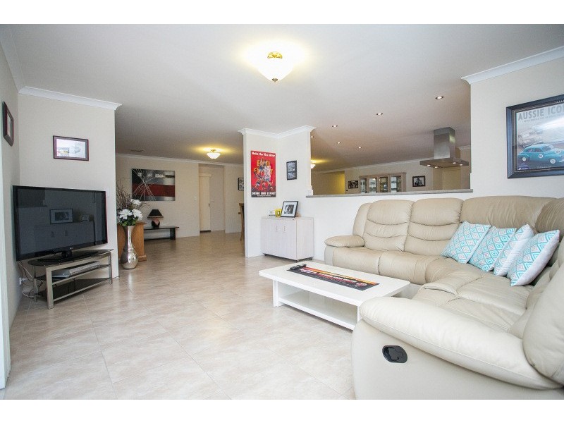 14 Salwood Loop, Banksia Grove WA 6031