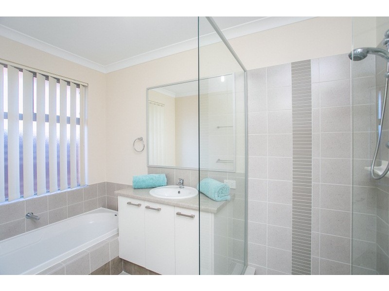 14 Salwood Loop, Banksia Grove WA 6031