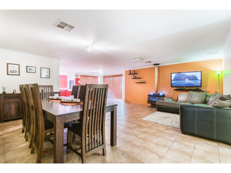 11 Grasmere Fairway, Tapping WA 6065