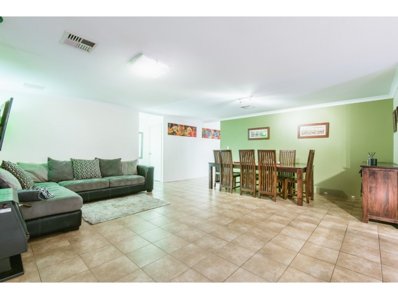 11 Grasmere Fairway, Tapping WA 6065