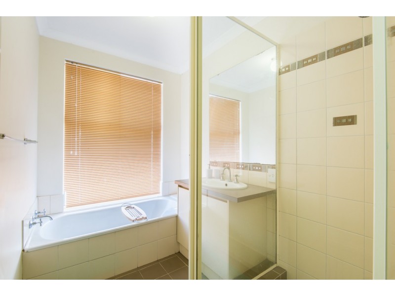 11 Grasmere Fairway, Tapping WA 6065