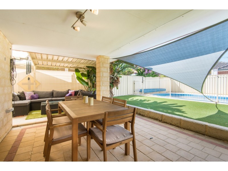 11 Grasmere Fairway, Tapping WA 6065