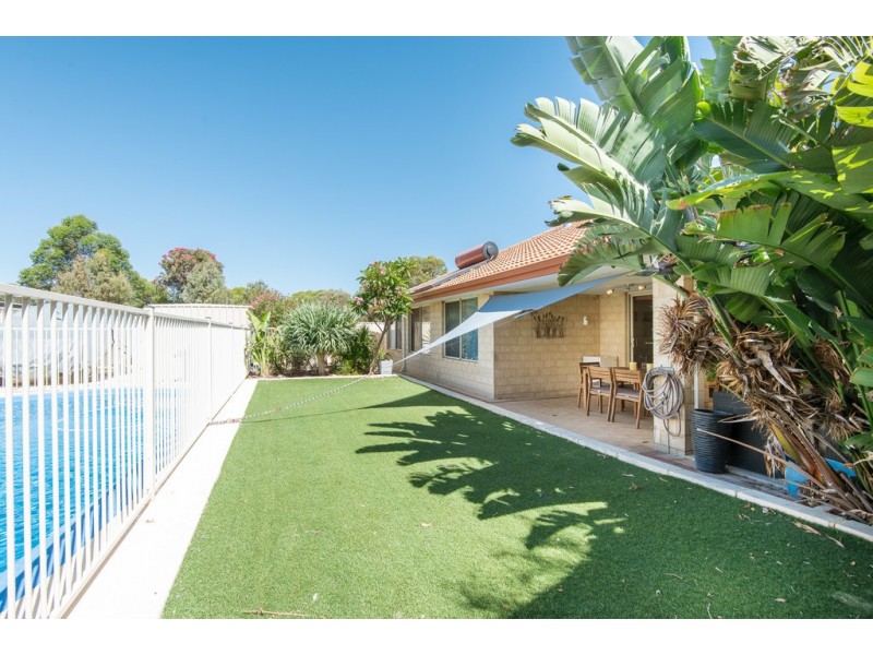 11 Grasmere Fairway, Tapping WA 6065