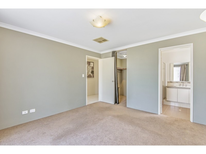 27 Grandoak Drive, Clarkson WA 6030