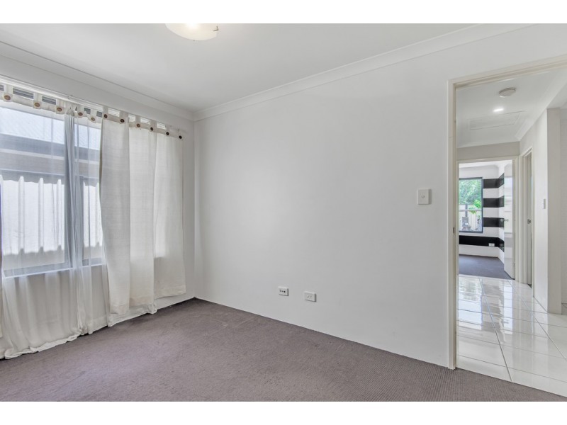 27 Grandoak Drive, Clarkson WA 6030