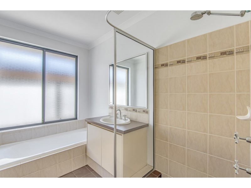 27 Grandoak Drive, Clarkson WA 6030