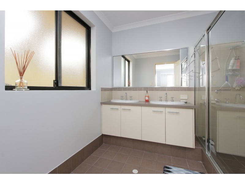 17 Hillsborough Parkway, Ridgewood WA 6030