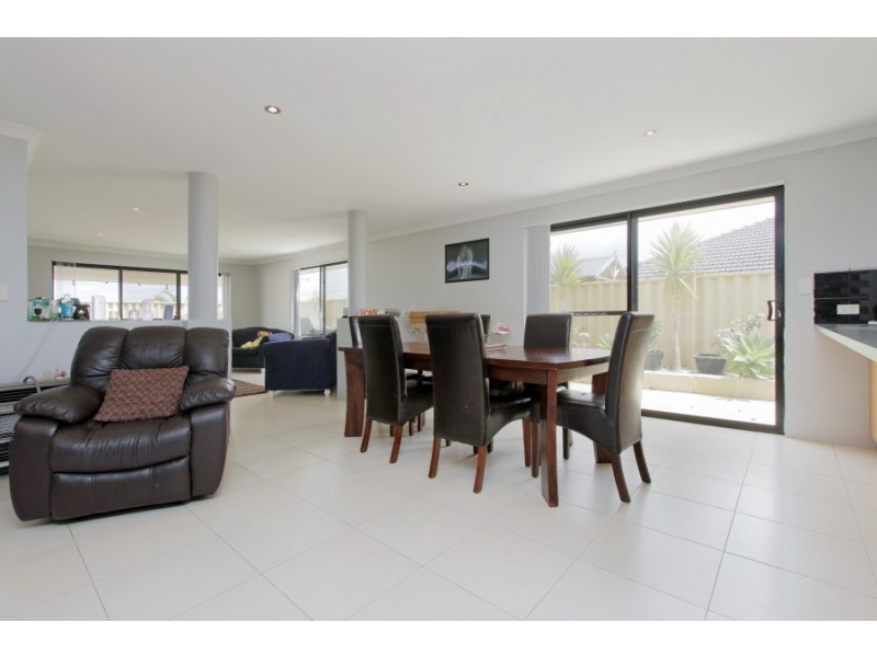 17 Hillsborough Parkway, Ridgewood WA 6030