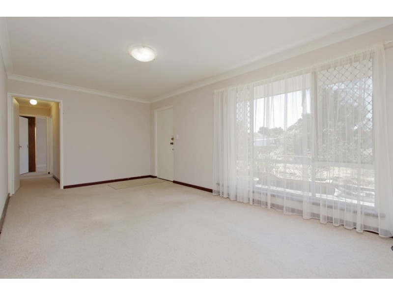 33 Greville Way, Girrawheen WA 6064