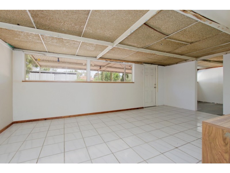 33 Greville Way, Girrawheen WA 6064