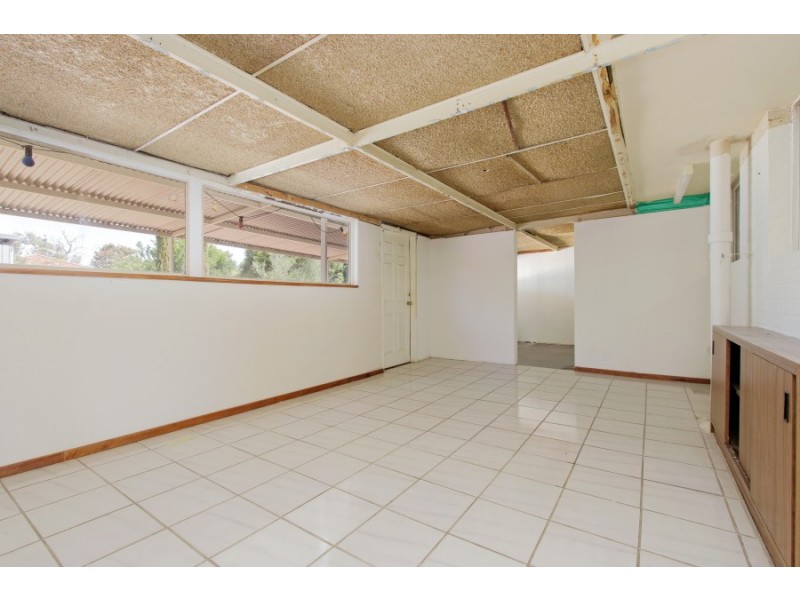 33 Greville Way, Girrawheen WA 6064