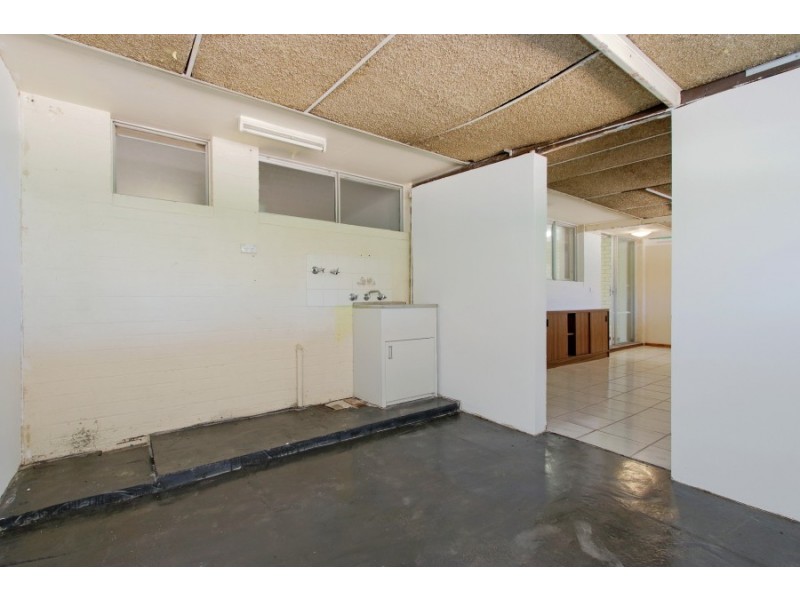 33 Greville Way, Girrawheen WA 6064