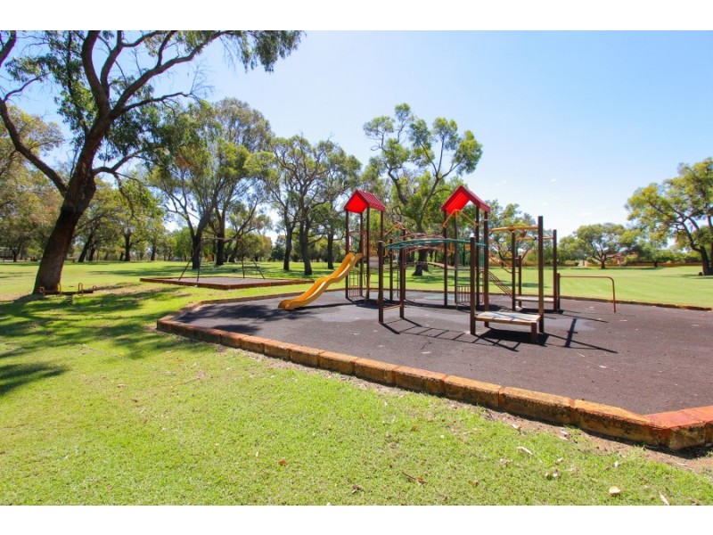 33 Greville Way, Girrawheen WA 6064