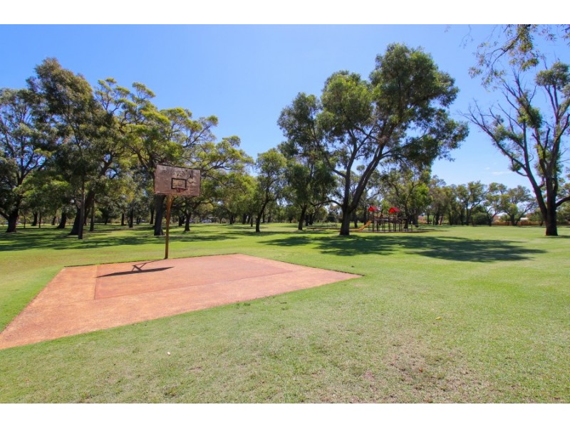 33 Greville Way, Girrawheen WA 6064