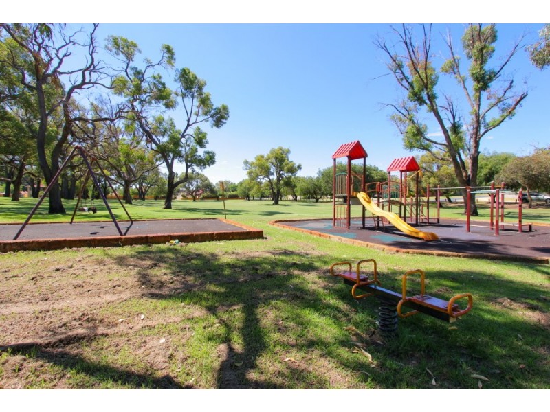 33 Greville Way, Girrawheen WA 6064