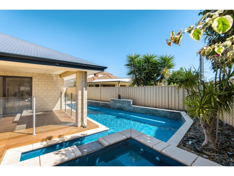 12 Carpenter Chase, Wanneroo WA 6065