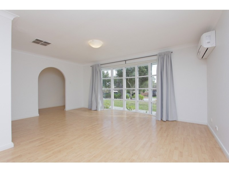 4 Wanill Place, Wanneroo WA 6065