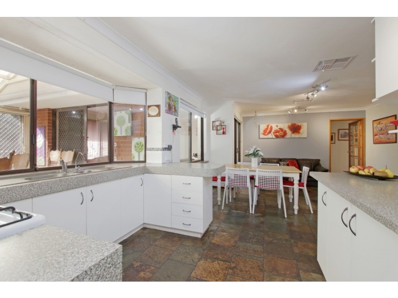 18 Munderee Place, Wanneroo WA 6065