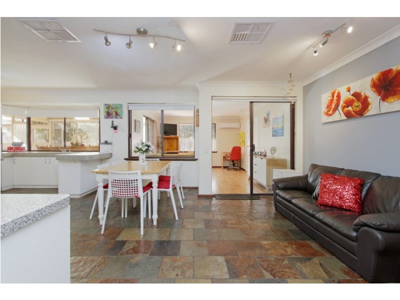 18 Munderee Place, Wanneroo WA 6065