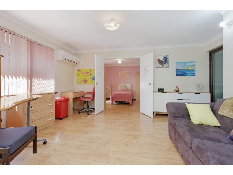 18 Munderee Place, Wanneroo WA 6065