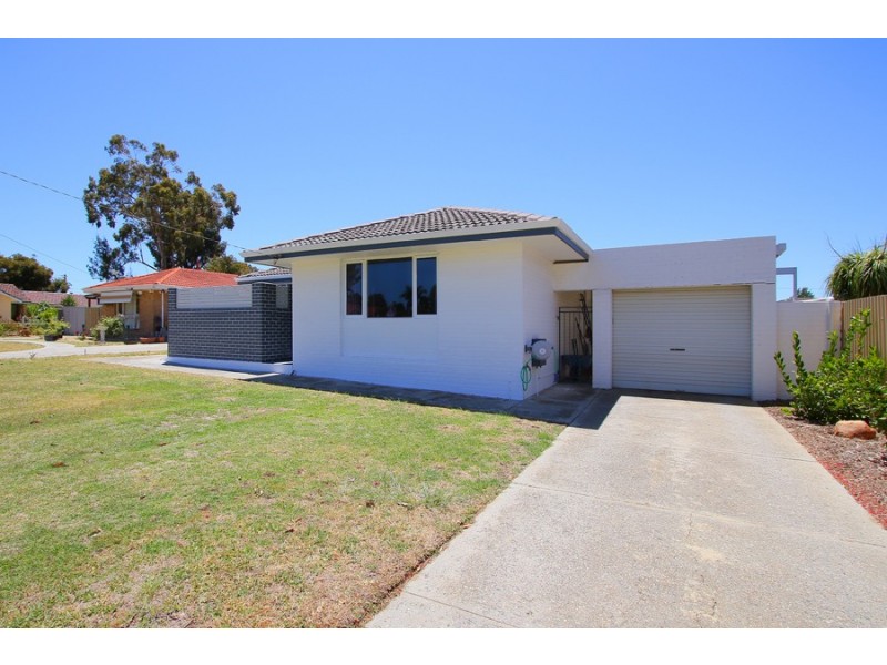 4 Leigh Place, Girrawheen WA 6064