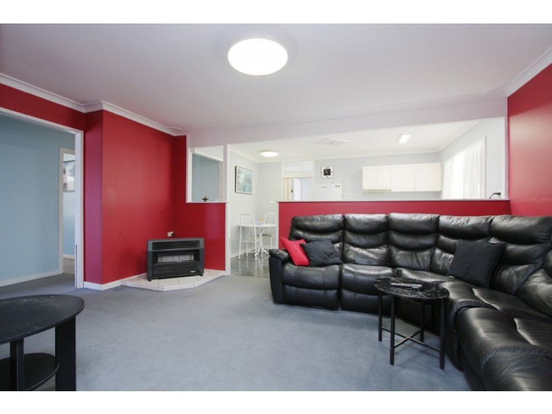 4 Leigh Place, Girrawheen WA 6064