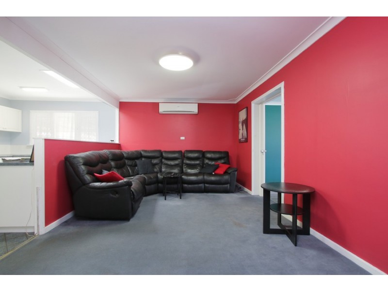 4 Leigh Place, Girrawheen WA 6064