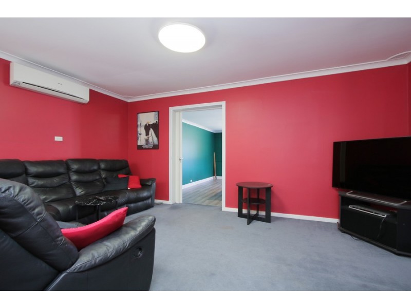 4 Leigh Place, Girrawheen WA 6064