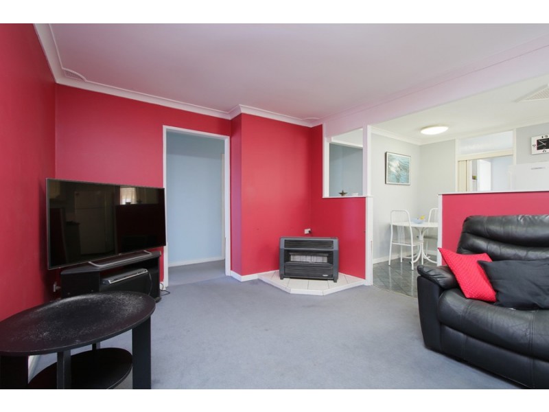 4 Leigh Place, Girrawheen WA 6064