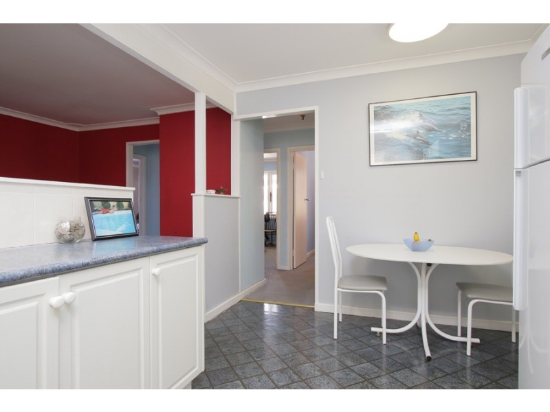 4 Leigh Place, Girrawheen WA 6064