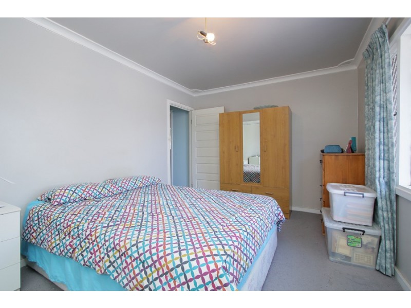 4 Leigh Place, Girrawheen WA 6064