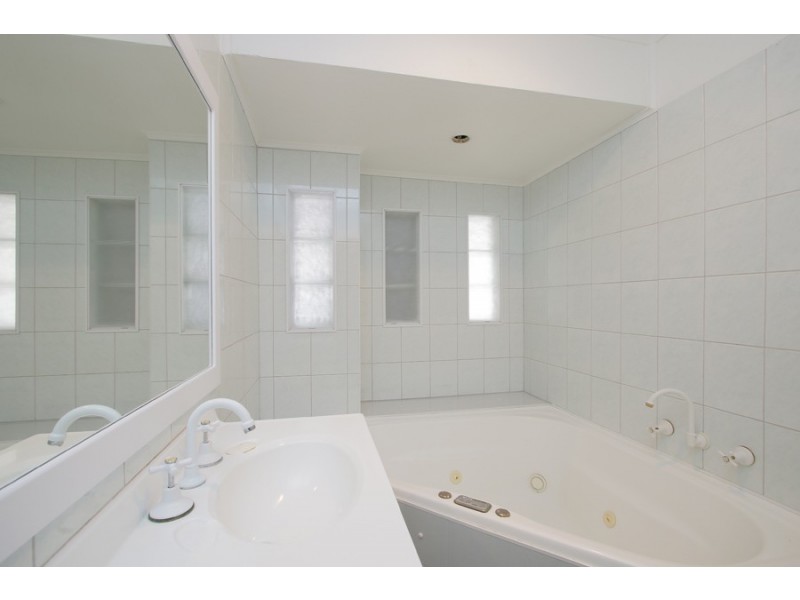 4 Leigh Place, Girrawheen WA 6064