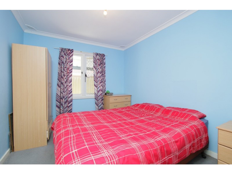 4 Leigh Place, Girrawheen WA 6064