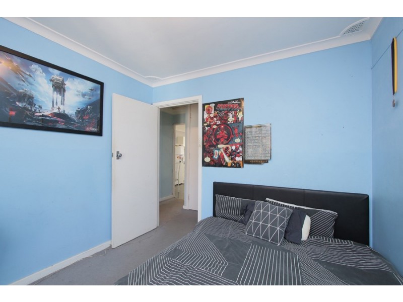 4 Leigh Place, Girrawheen WA 6064