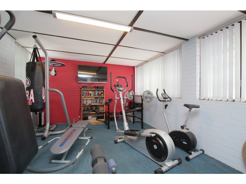 4 Leigh Place, Girrawheen WA 6064