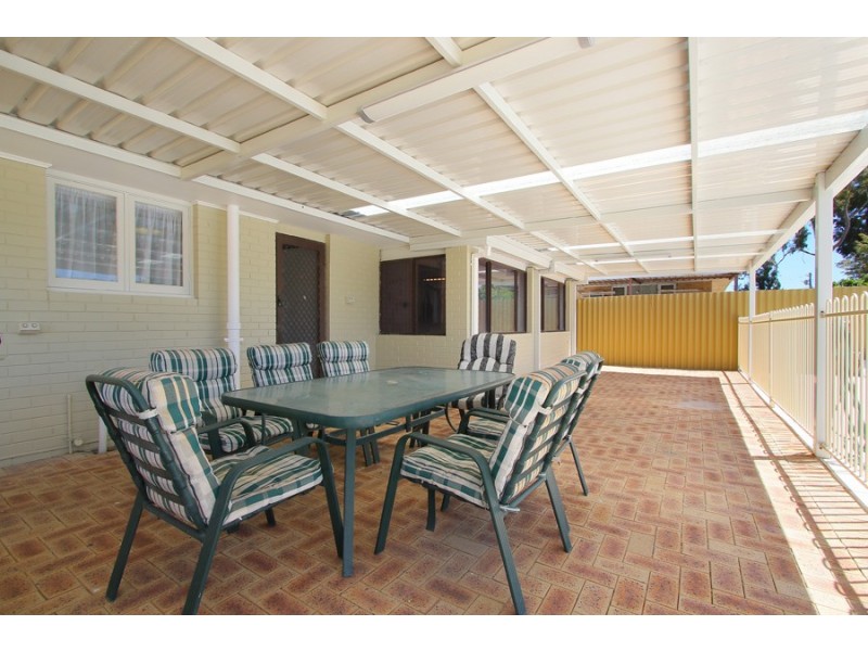 4 Leigh Place, Girrawheen WA 6064