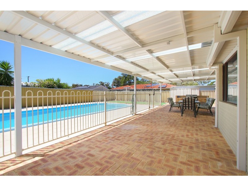 4 Leigh Place, Girrawheen WA 6064