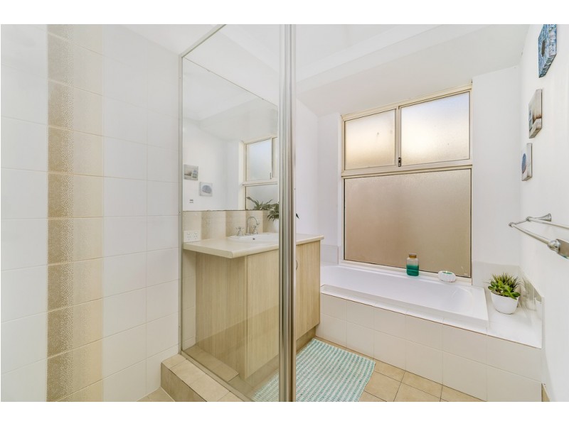 24 Floresta Street, Sinagra WA 6065