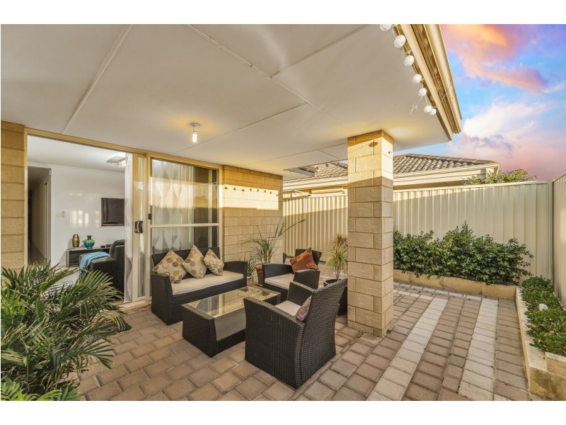 24 Floresta Street, Sinagra WA 6065